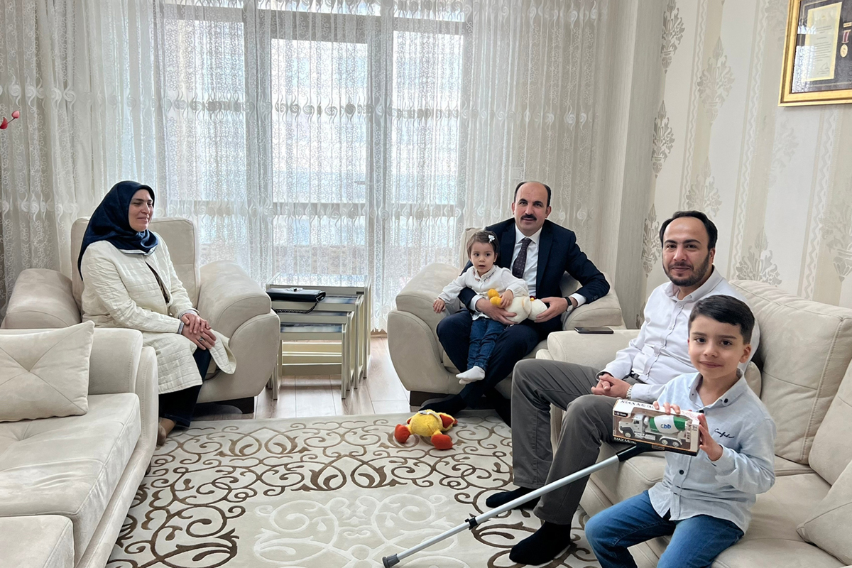 Başkan Altay Ramazan Bayramı’nda Şehit ve Gazi Ailelerini Ziyaret Etti